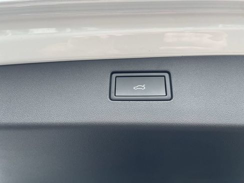Used 2026 Volkswagen Tiguan SEL R-Line AWD/4WD image 40