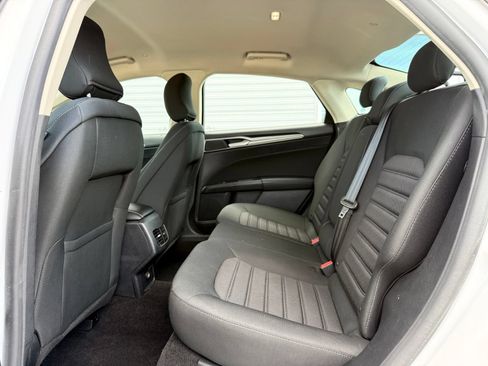 Used 2019 Ford Fusion SE FWD image 15