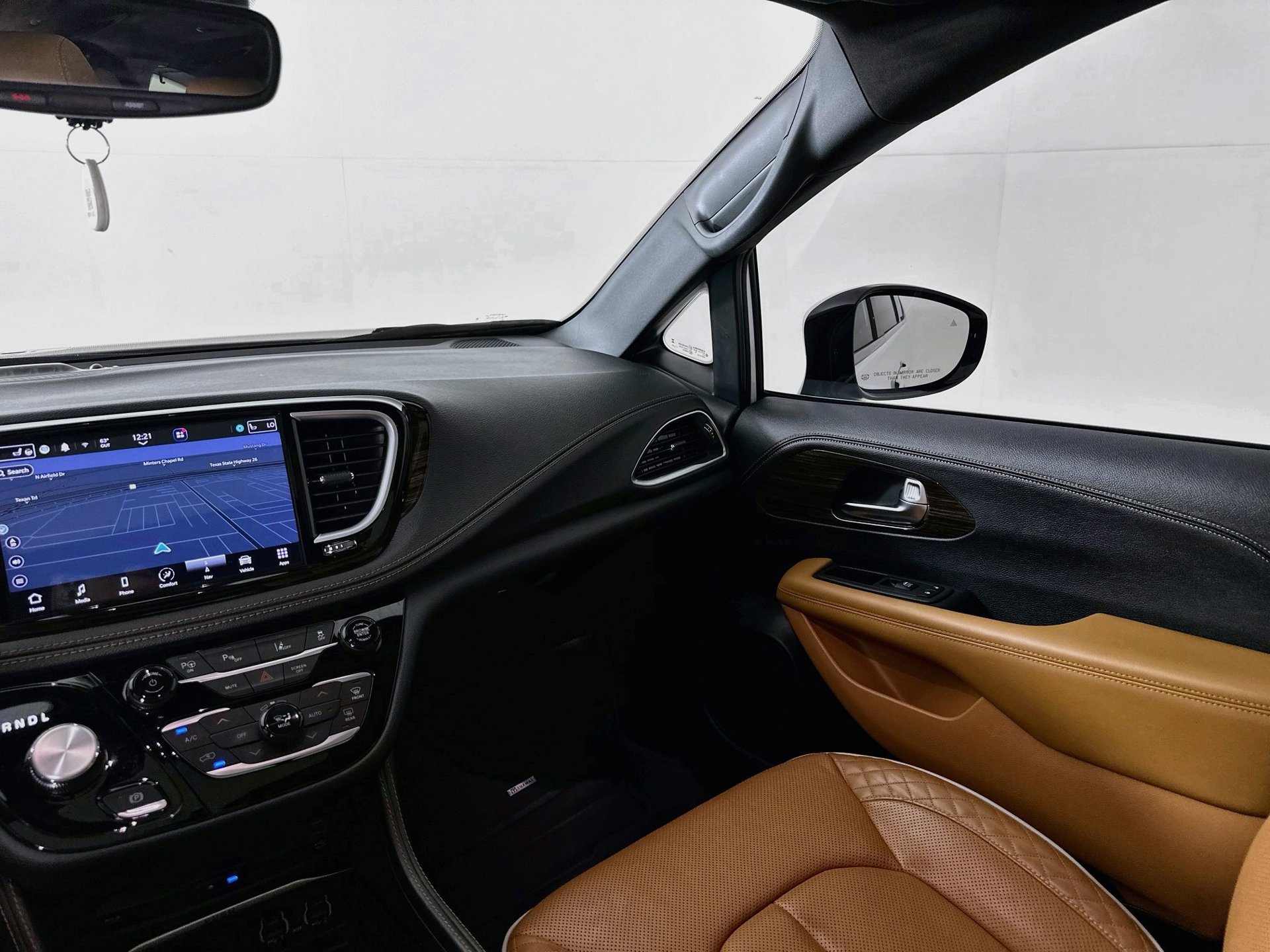 Used 2023 Chrysler Pacifica Pinnacle FWD image 25