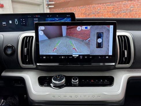 New 2025 Ford Expedition Active image 17