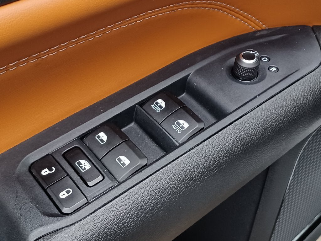 Used 2025 Jeep Compass Limited w/ Sun & Sound Group AWD/4WD image 8