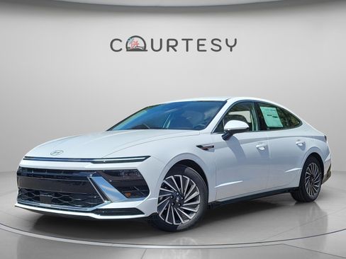 New 2025 Hyundai Sonata SEL image 1