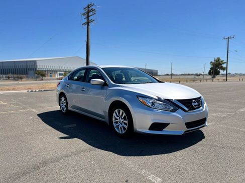 Used 2016 Nissan Altima 2.5 S w/ Power Driver Seat Package FWD image 4