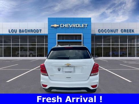 Used 2022 Chevrolet Trax LT w/ LT Convenience Package image 7