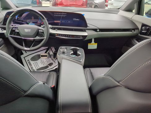 New 2026 Cadillac Optiq Luxury 2 image 12
