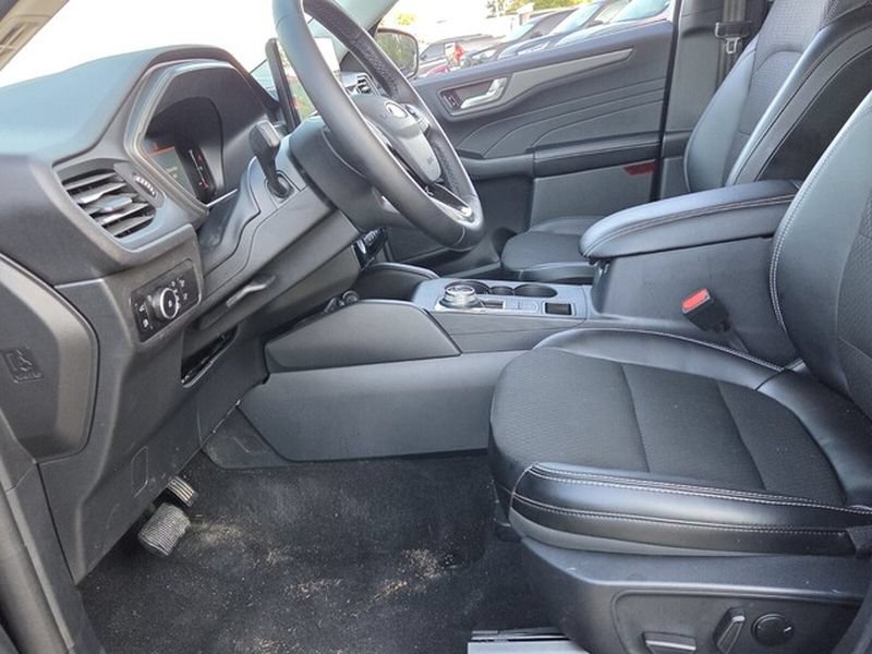 Used 2025 Ford Escape SE FWD image 7
