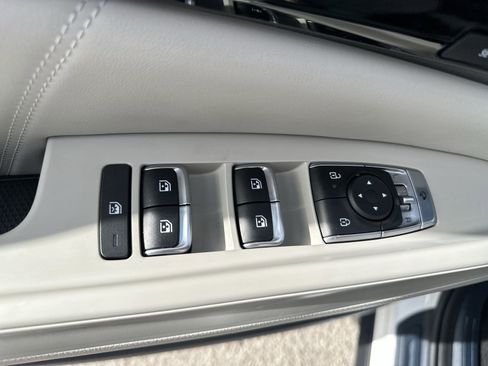 Used 2025 Kia Carnival SX Prestige image 15