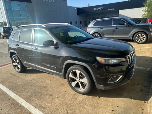 Used 2019 Jeep Cherokee Limited FWD image 3