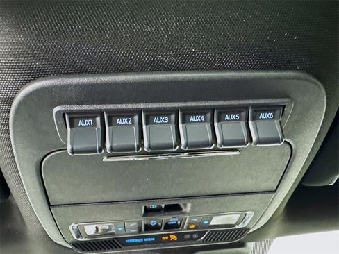 Used 2026 Ford F450 Platinum w/ FX4 Off-Road Package image 32