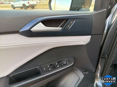 Used 2024 Volkswagen Taos SE image 13