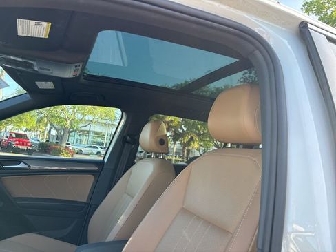 Certified 2023 Volkswagen Tiguan SE w/ Panoramic Sunroof Package image 6