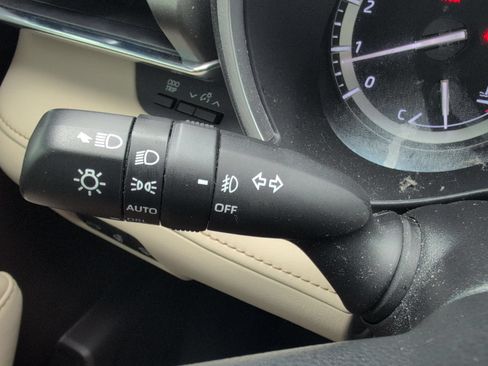 Used 2022 Toyota Highlander Limited AWD/4WD image 16