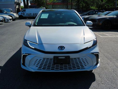 Used 2025 Toyota Camry LE image 4