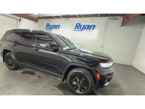 Used 2025 Jeep Grand Cherokee L Altitude AWD/4WD image 2