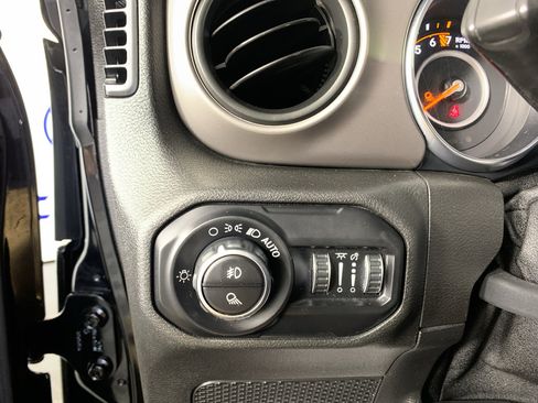 Used 2020 Jeep Gladiator Sport w/ Quick Order Package 24S AWD/4WD image 17