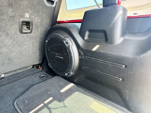Used 2022 Jeep Wrangler Unlimited Sahara w/ Cold Weather Group AWD/4WD image 30