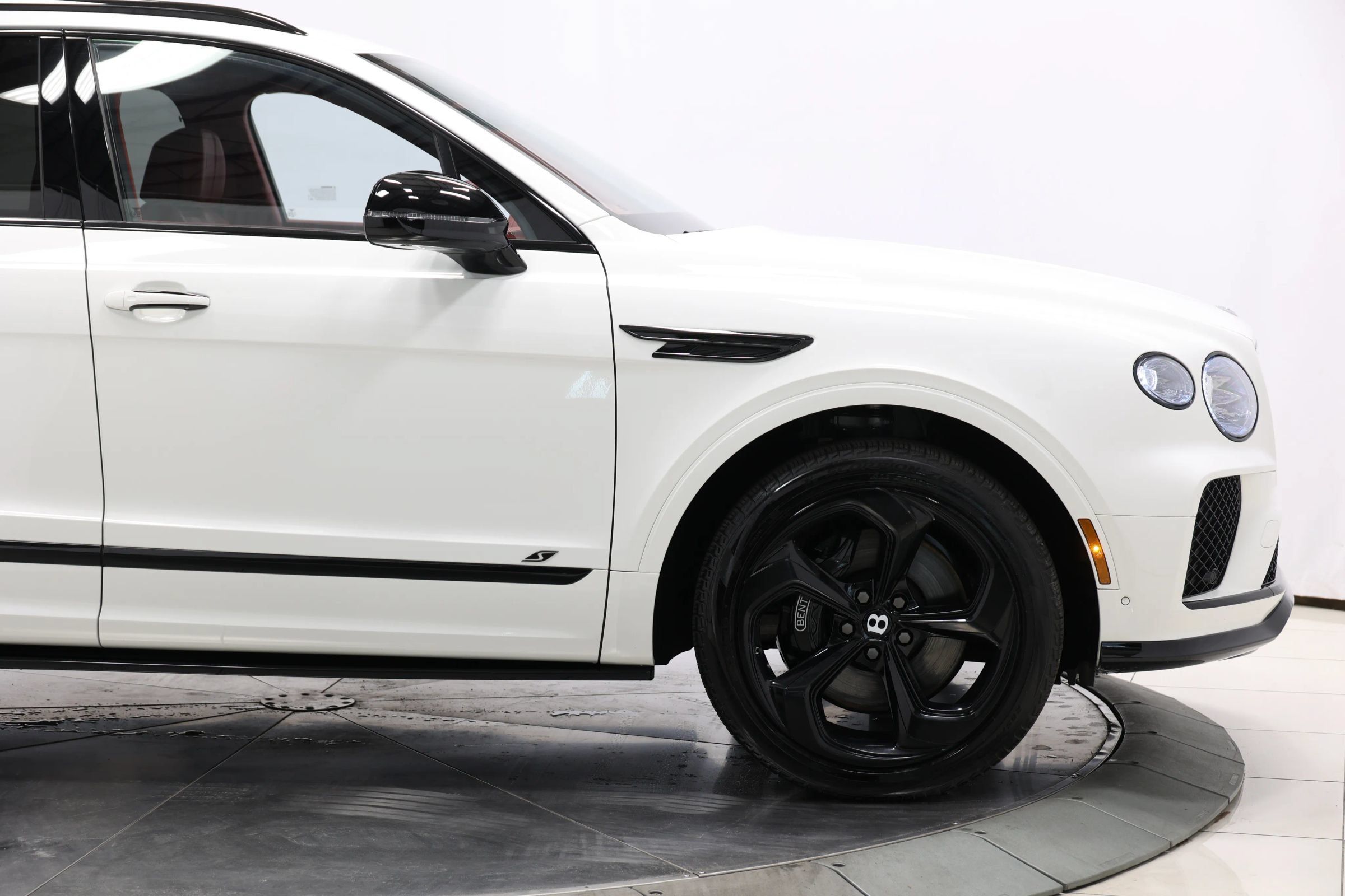 Used 2022 Bentley Bentayga AWD/4WD image 85