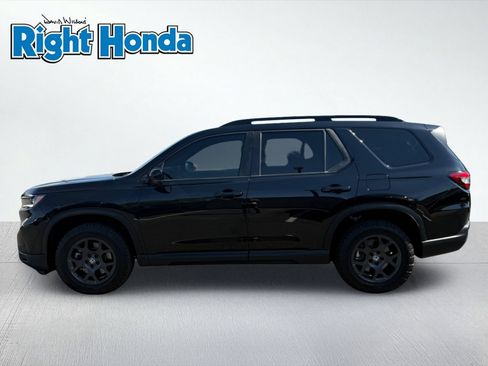 Certified 2025 Honda Pilot TrailSport image 4