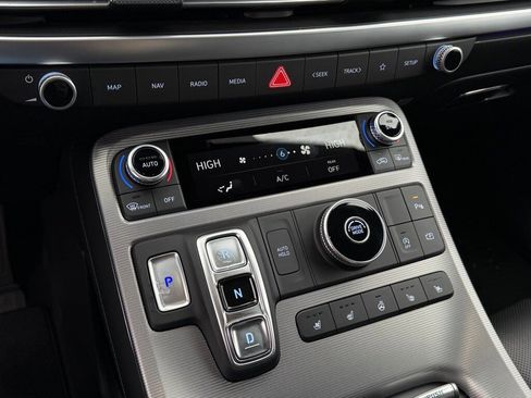 Used 2024 Hyundai Palisade Calligraphy image 16