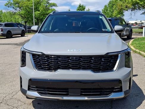 Certified 2025 Kia Sorento SX FWD image 2