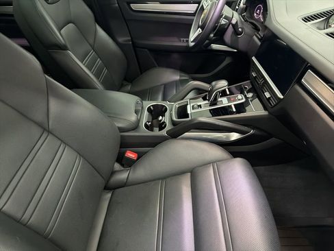 Used 2023 Porsche Cayenne Turbo image 30