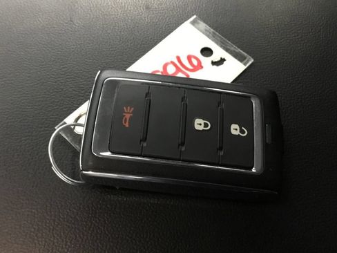 Used 2023 Jeep Grand Cherokee Laredo AWD/4WD image 19