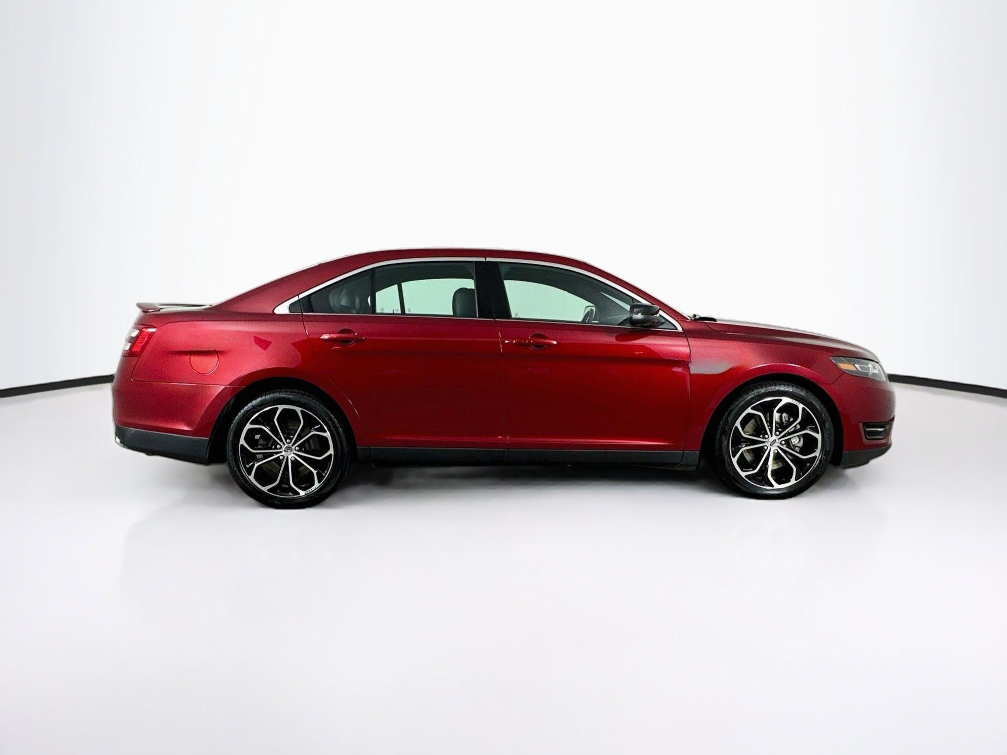 Used 2018 Ford Taurus SHO AWD/4WD image 10