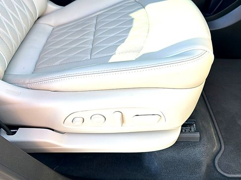 Used 2022 Buick Enclave Avenir w/ Avenir Technology Package image 26