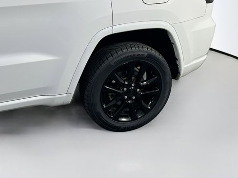 Used 2022 Jeep Grand Cherokee Laredo X image 29