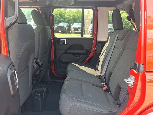 Certified 2025 Jeep Wrangler Unlimited Sahara AWD/4WD image 26
