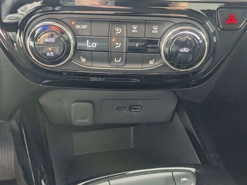 Used 2025 Chevrolet Trax LT w/ LT Convenience Package FWD image 20