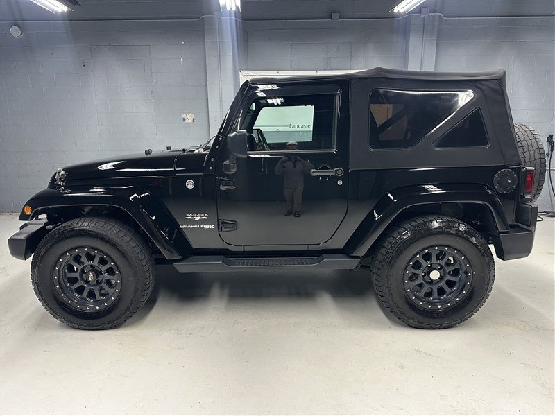 Used 2018 Jeep Wrangler Sahara w/ Connectivity Group AWD/4WD image 5