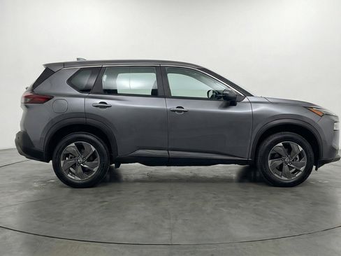 Used 2025 Nissan Rogue SV image 11