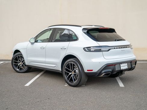 Certified 2026 Porsche Macan AWD/4WD image 3