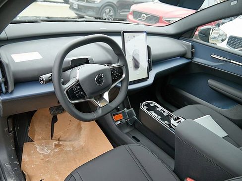New 2026 Volvo EX30 Plus w/ Protection Package image 9