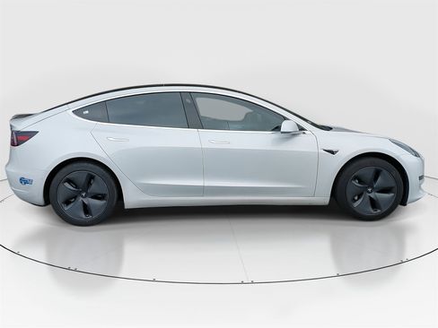 Used 2020 Tesla Model 3 Standard Range Plus image 4