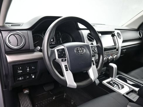 Used 2020 Toyota Tundra SR5 w/ SR5 Convenience Package AWD/4WD image 13