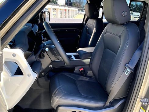 Used 2025 Land Rover Defender 110 S image 19