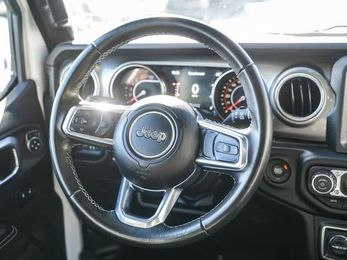 Used 2022 Jeep Wrangler Unlimited Sahara image 14