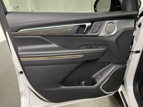 Used 2025 Buick Enclave Avenir w/ Super Cruise Package image 23