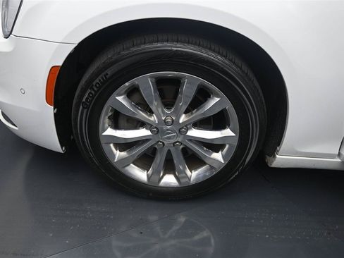 Used 2017 Chrysler 300 C w/ Safetytec Plus Group AWD/4WD image 15