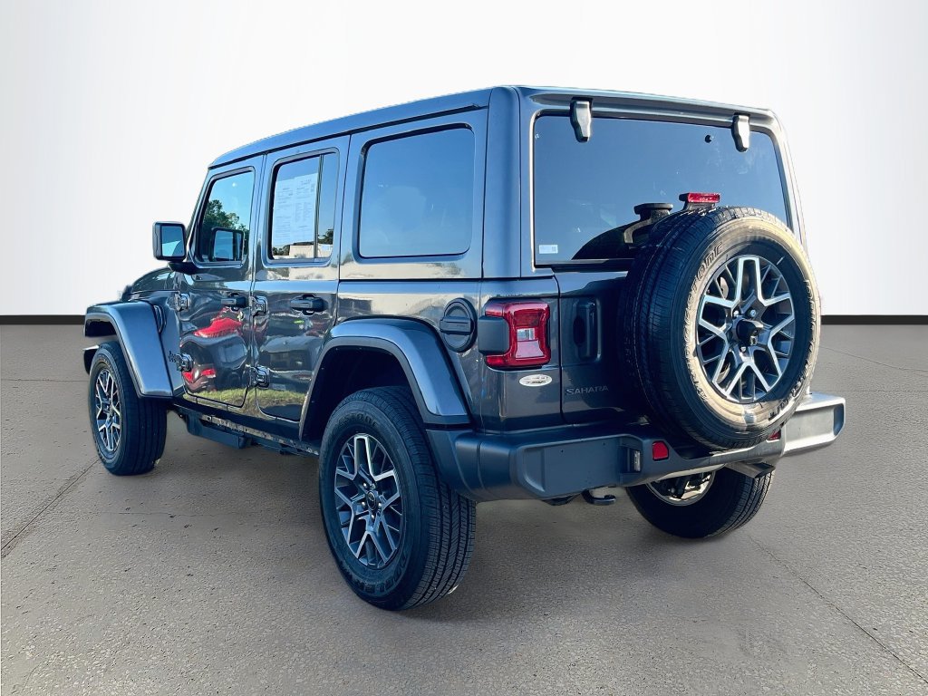 Used 2026 Jeep Wrangler Unlimited Sahara AWD/4WD image 5