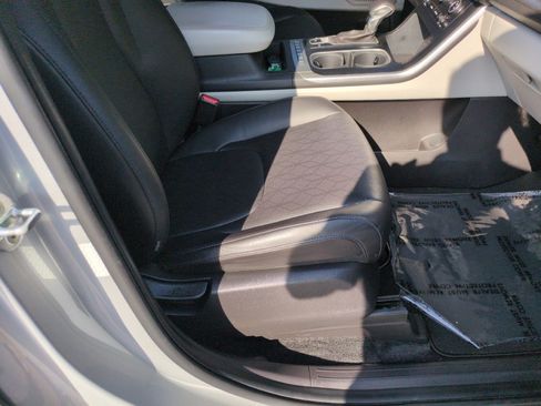 Used 2023 Kia Carnival LX FWD image 26