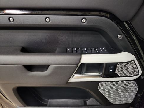 Used 2024 Land Rover Defender 130 S image 42