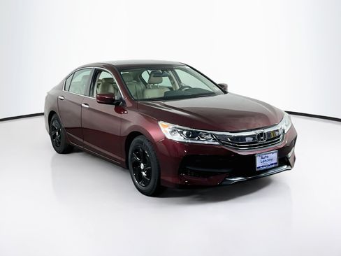 Used 2017 Honda Accord LX image 3