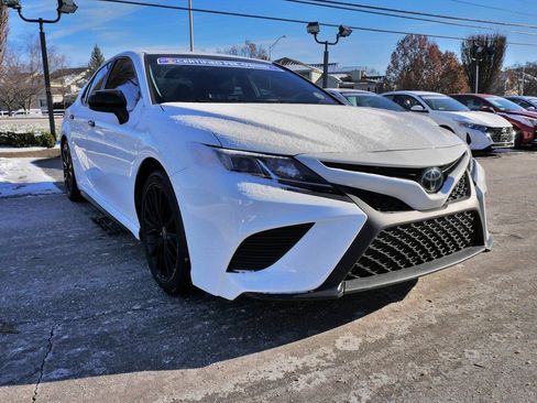 Used 2020 Toyota Camry SE image 4