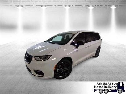 New 2026 Chrysler Pacifica Select
