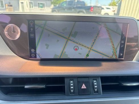 Used 2019 Lexus ES 300h w/ Accessory Package 2 FWD image 27