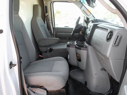 Used 2019 Ford E-350 and Econoline 350 Super Duty image 32