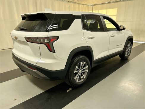 New 2026 Chevrolet Equinox LT w/ Convenience Package II image 2